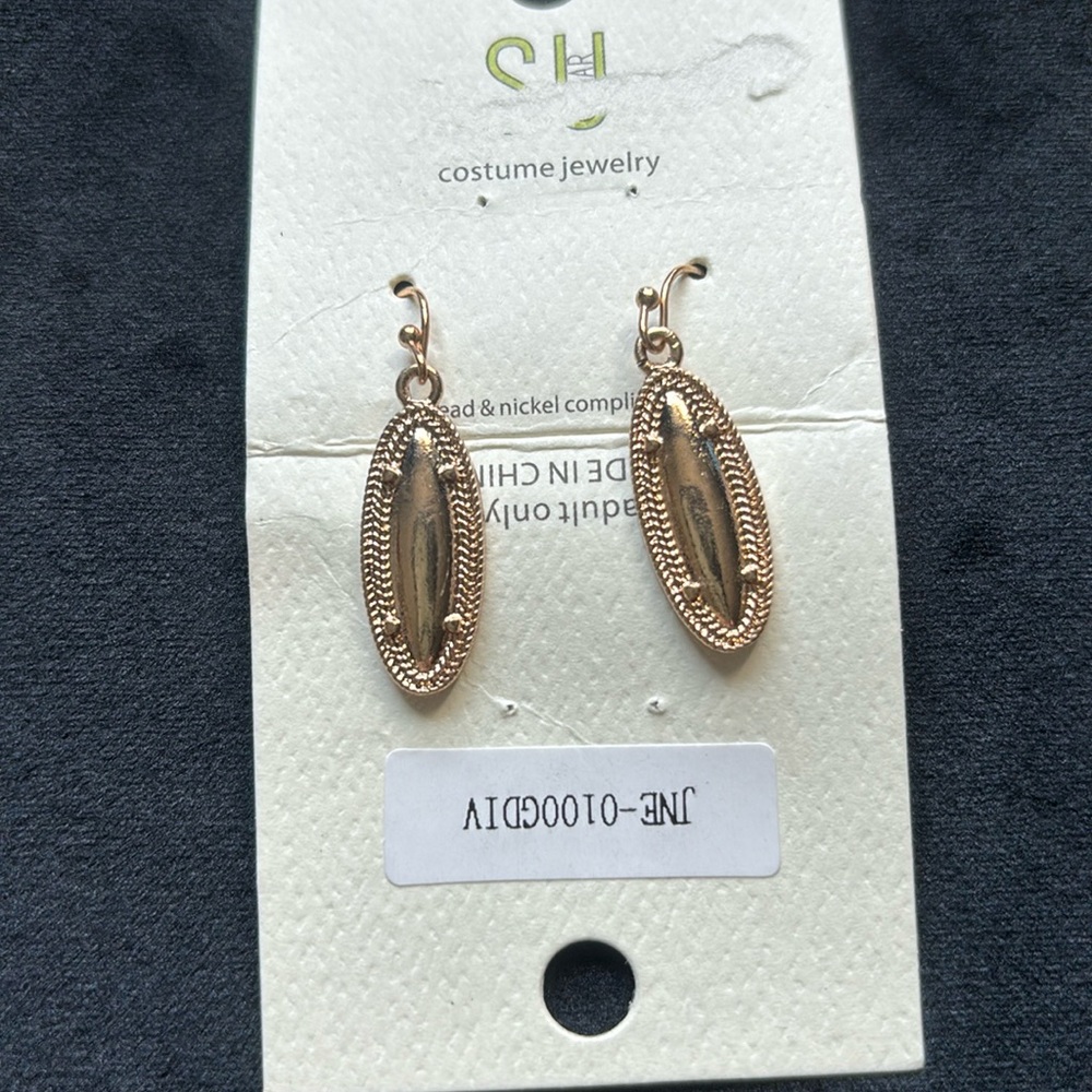 Gold tone earrings new never worn approx 1-1/2” drop